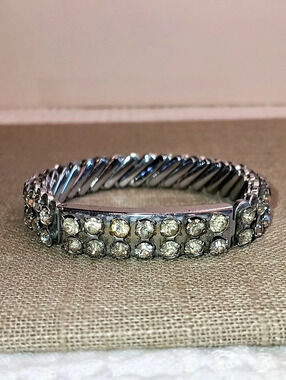 Vintage Silver-Tone Rhinestone Stretch Bracelet With Front Compartment
